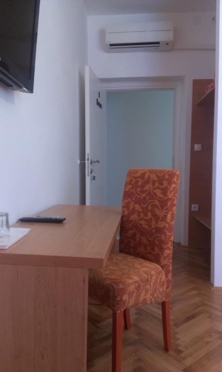 Guest House Villa Herbarium Slavonski Brod Kamer foto