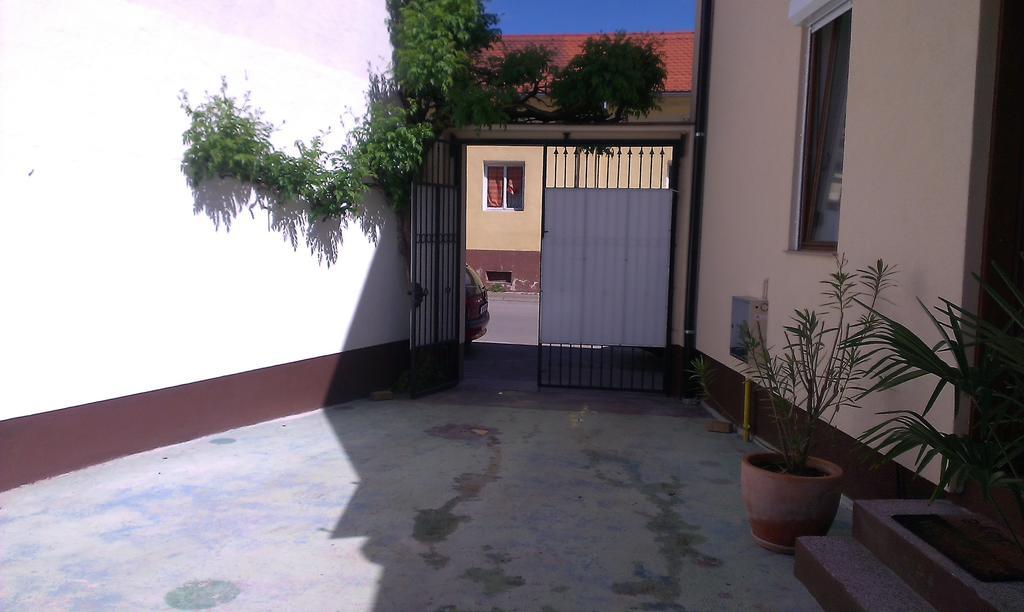 Guest House Villa Herbarium Slavonski Brod Buitenkant foto