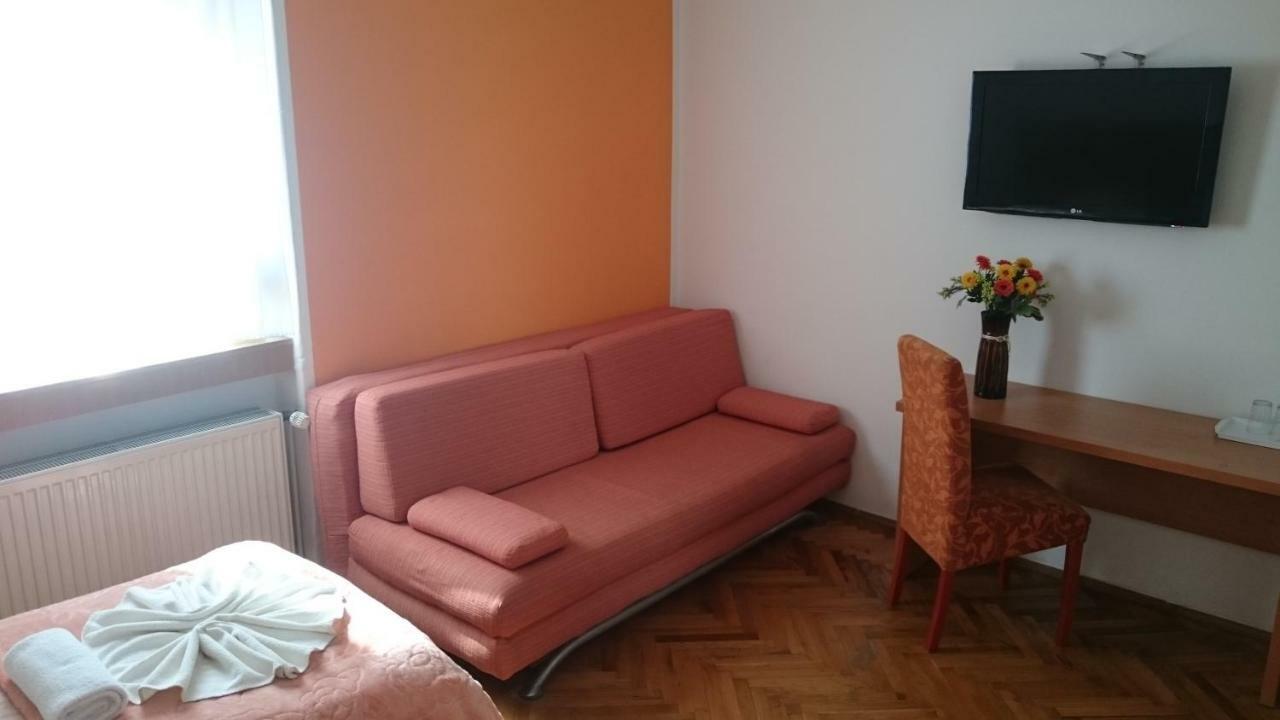 Guest House Villa Herbarium Slavonski Brod Buitenkant foto