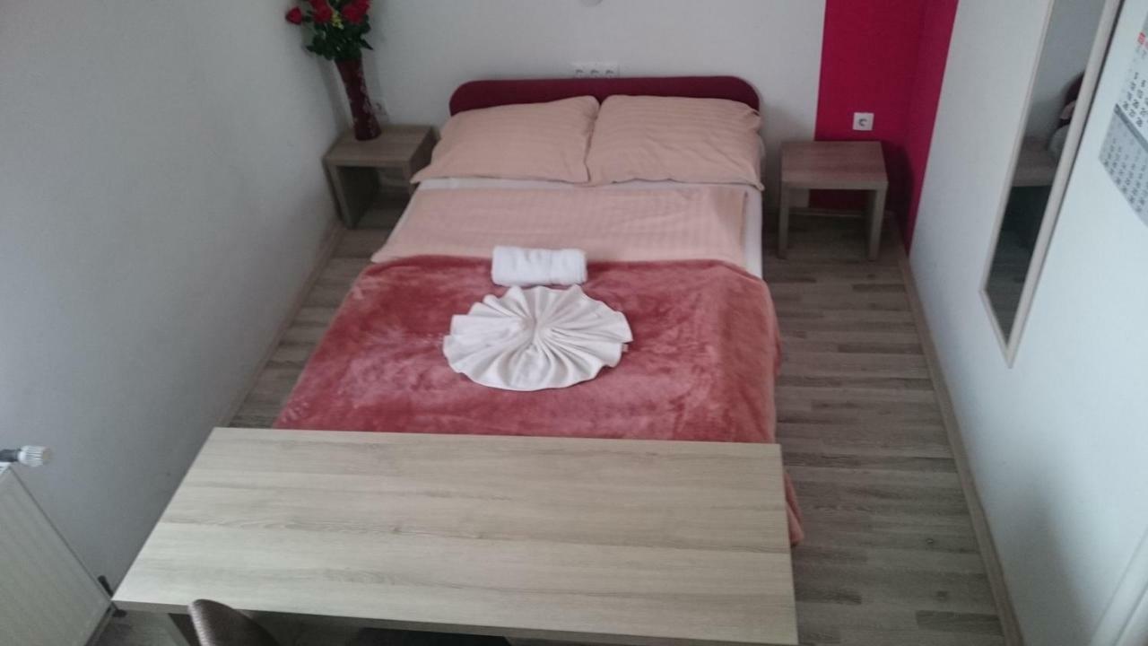 Guest House Villa Herbarium Slavonski Brod Buitenkant foto